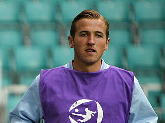 Kane commits to Spurs' 202...